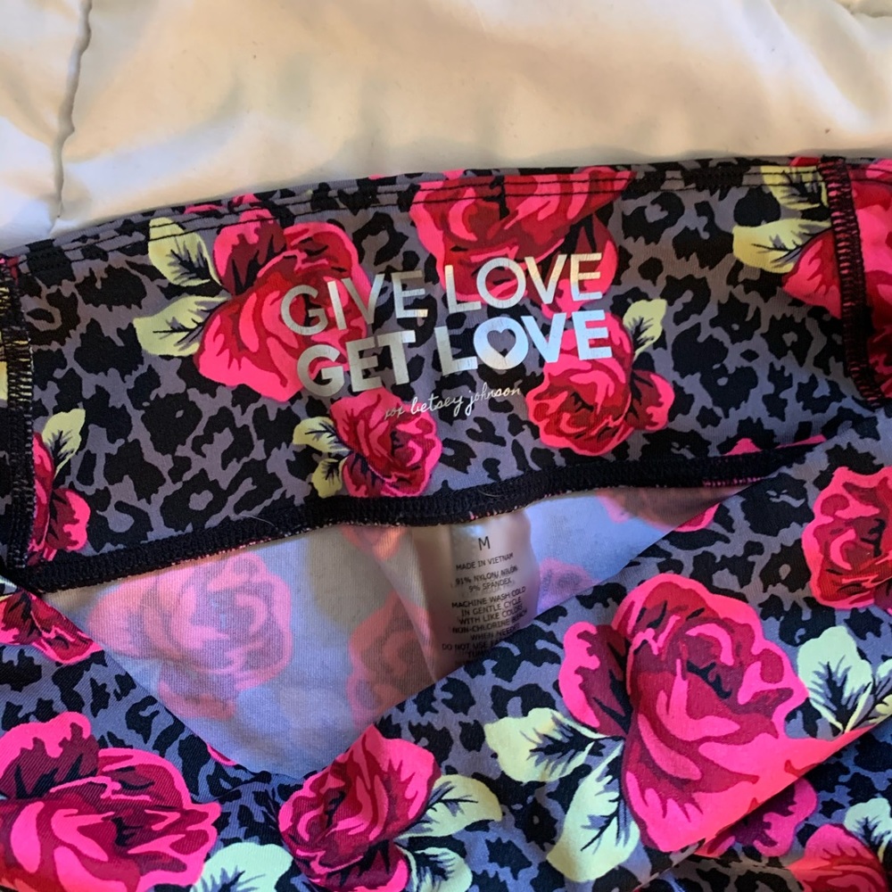 Betsey Johnson workout capris